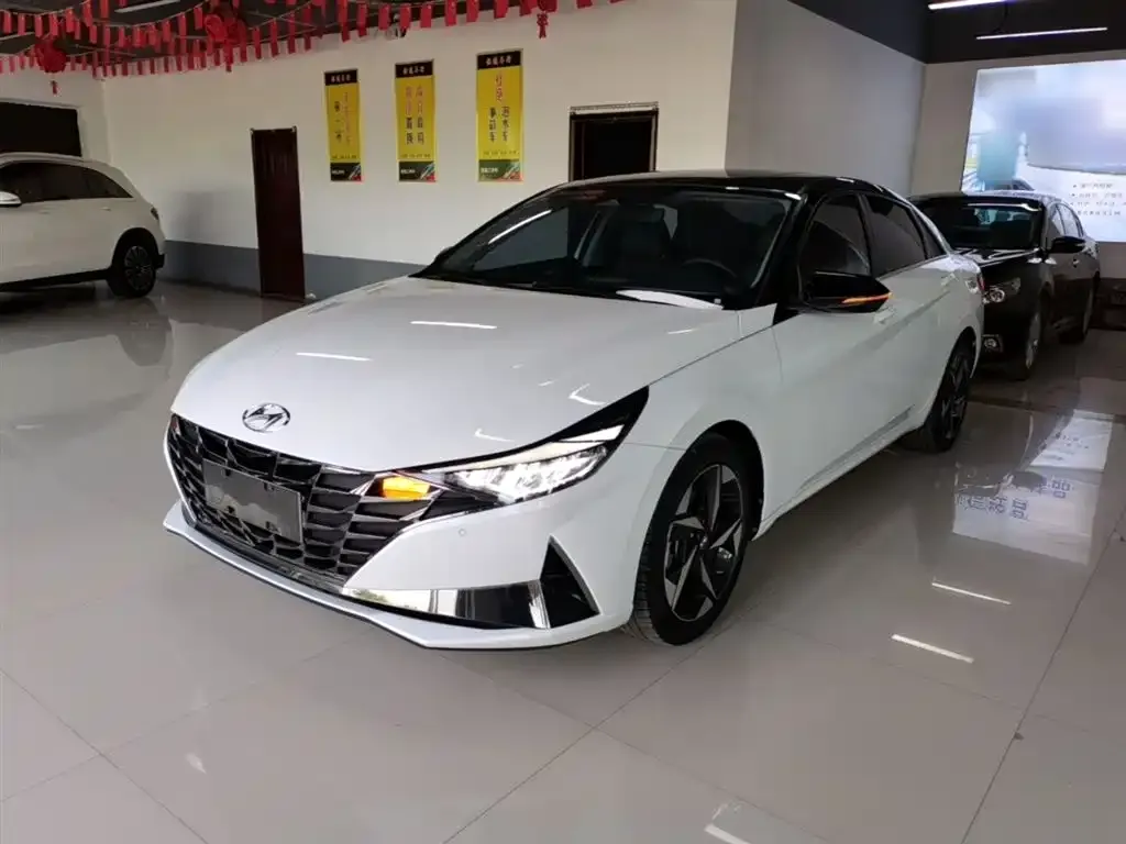 Hyundai Elantra — фото 2