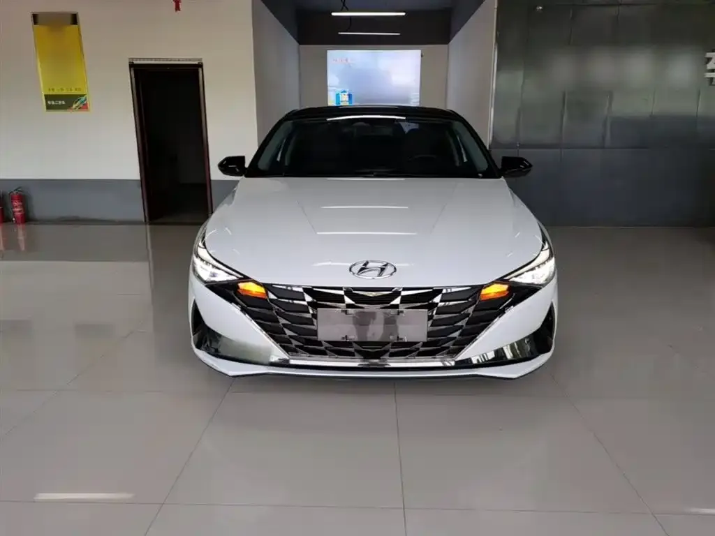 Hyundai Elantra — фото 3