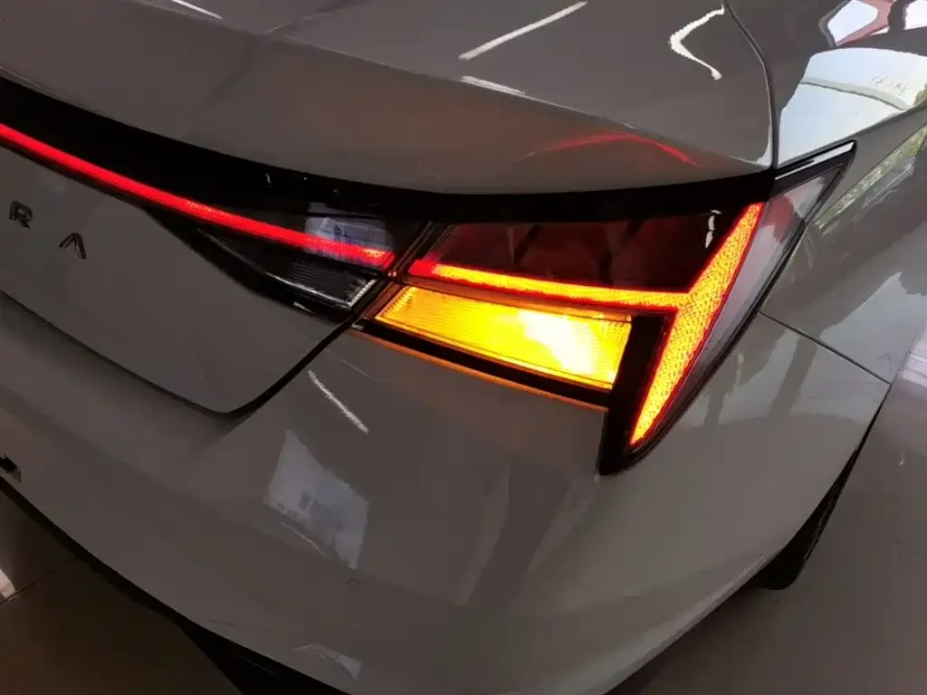 Hyundai Elantra — фото 4