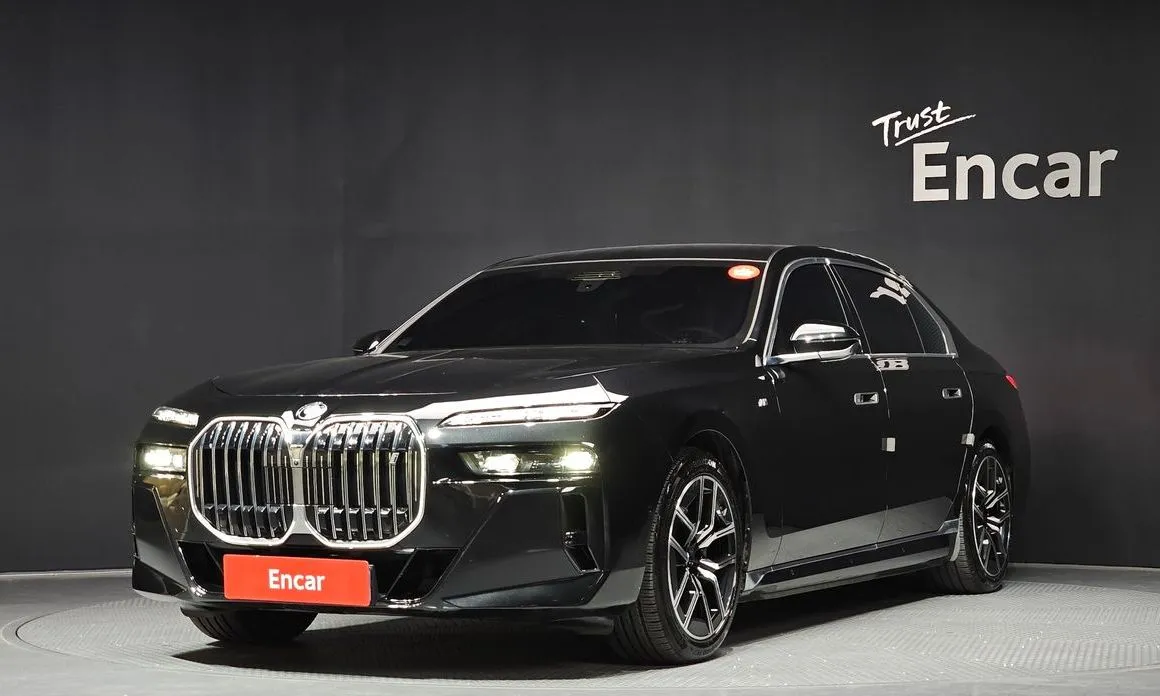 BMW i7