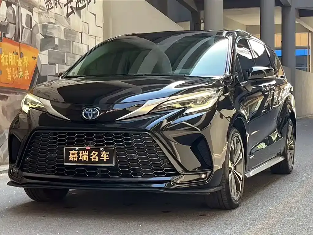 Toyota Granvia — фото 1