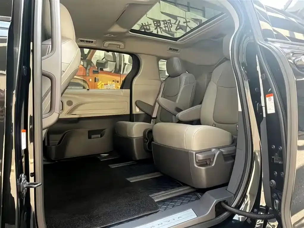 Toyota Granvia — фото 10
