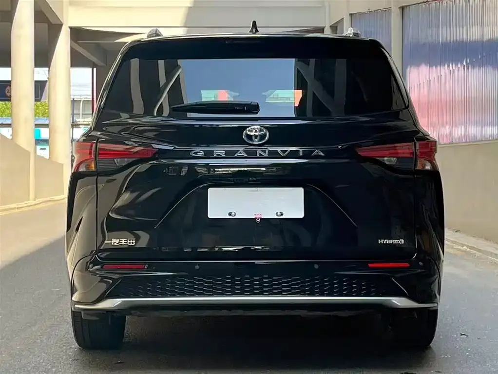 Toyota Granvia — фото 5
