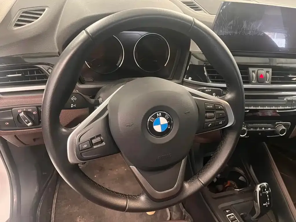 BMW X1 — фото 9