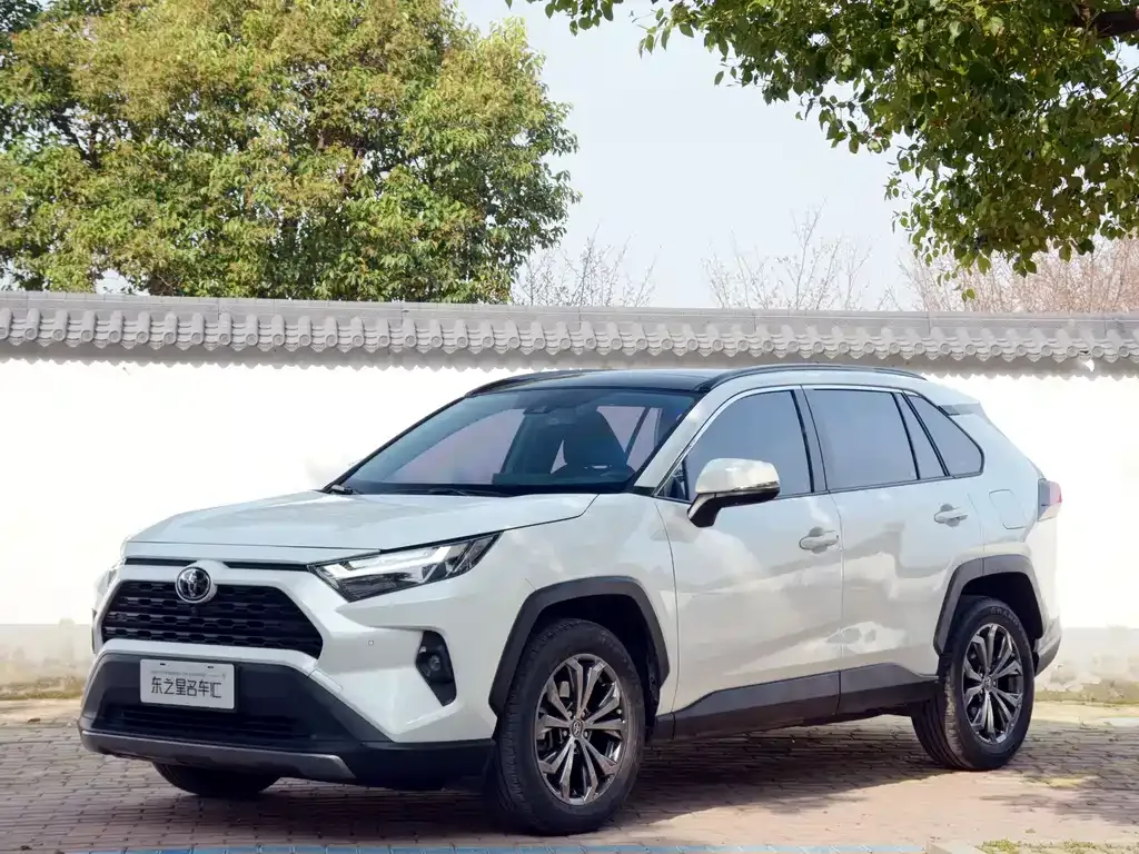 Toyota RAV4 — фото 1
