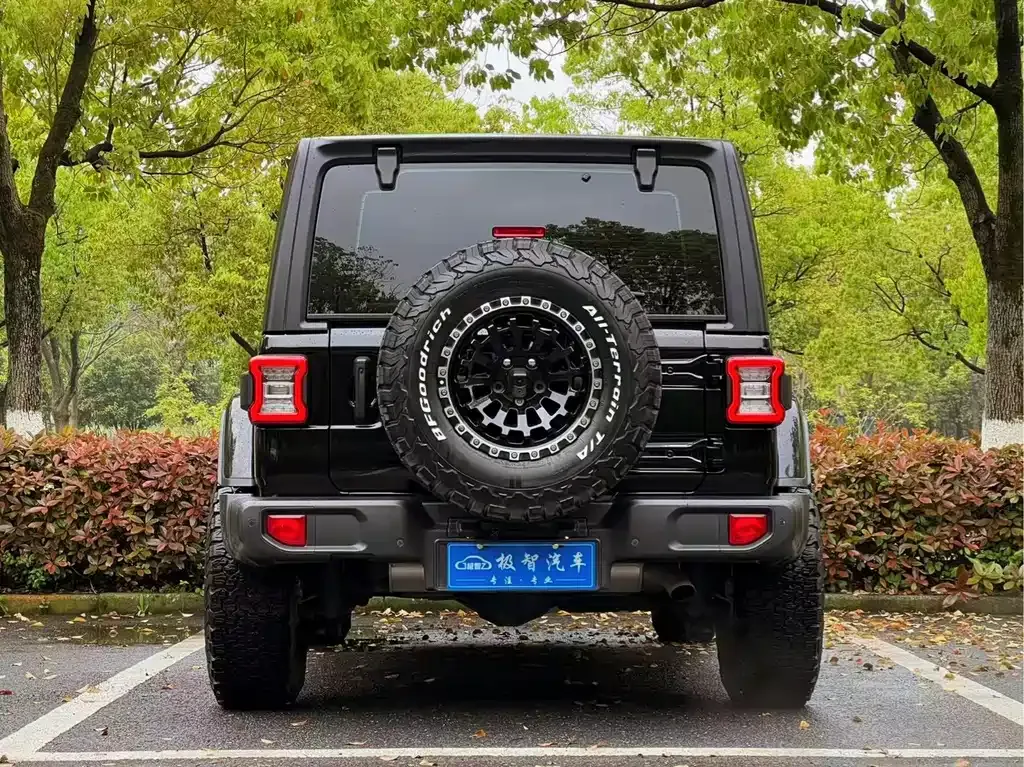 Jeep Wrangler — фото 6