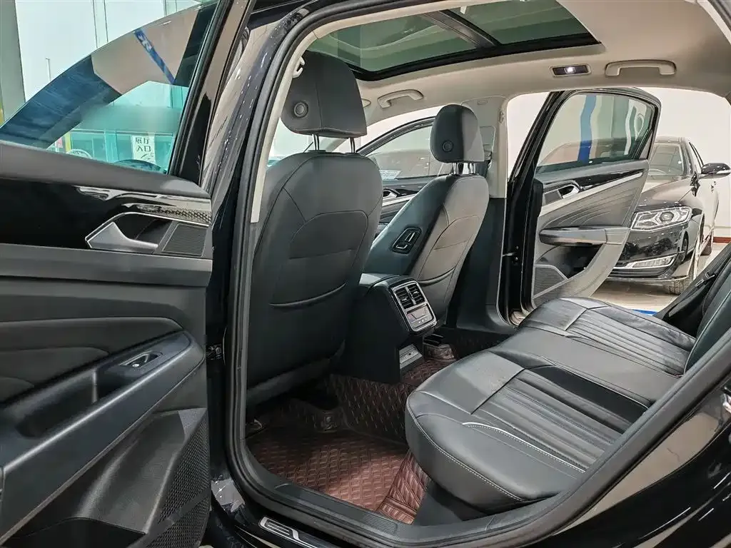 Volkswagen Passat — фото 9