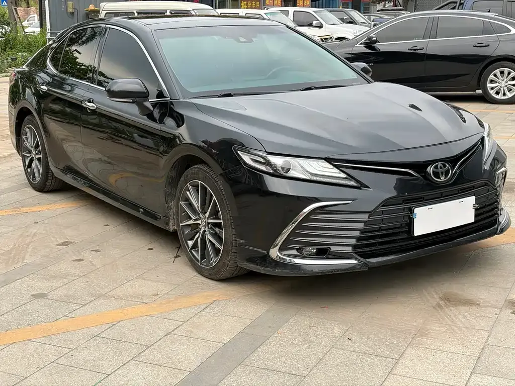 Toyota Camry — фото 9
