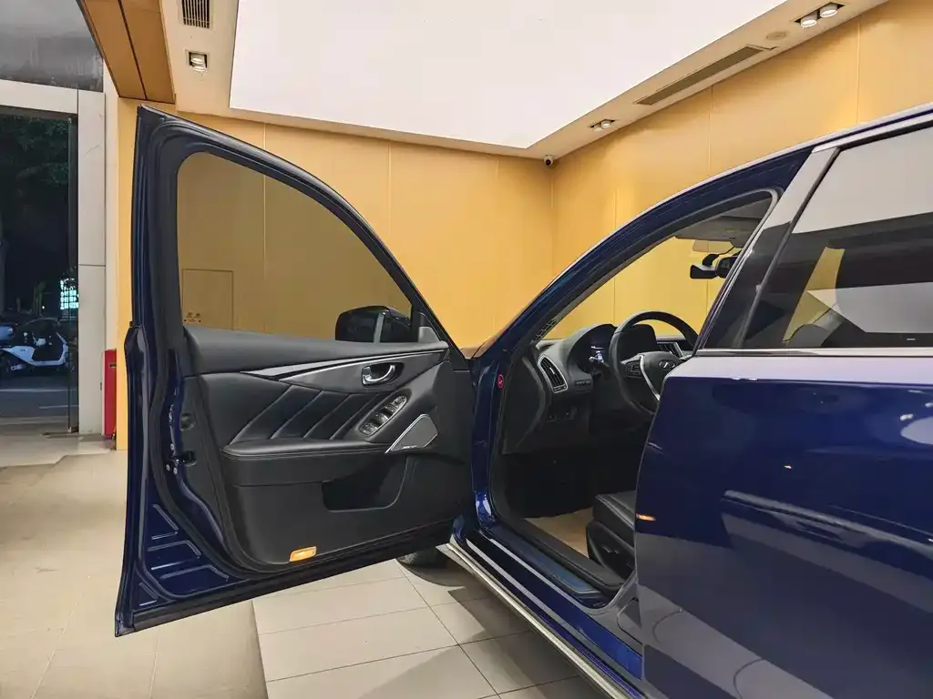 Infiniti Q50L 2021 из CN, фото 9