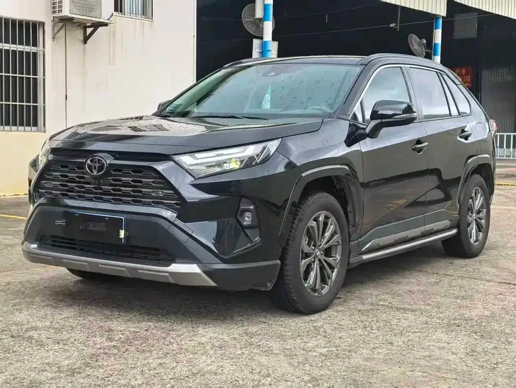 Toyota RAV4 — фото 1