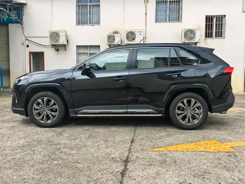 Toyota RAV4 — фото 5