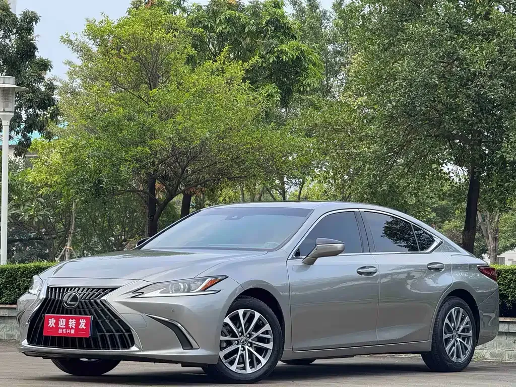 Lexus ES — фото 1