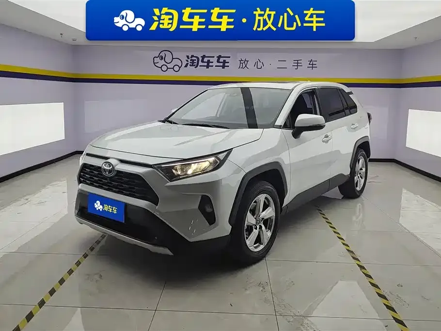 Toyota RAV4 — фото 1