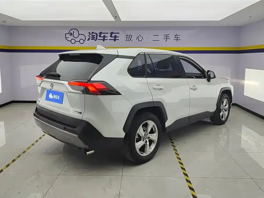 Toyota RAV4 — фото 3