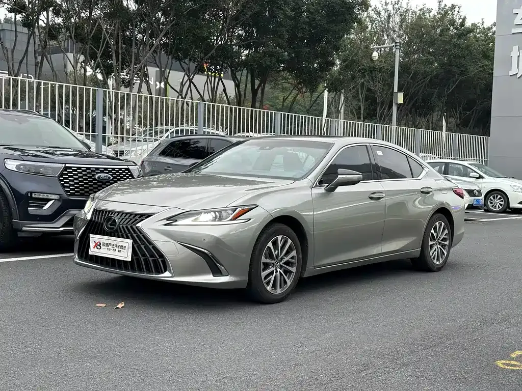 Lexus ES — фото 1