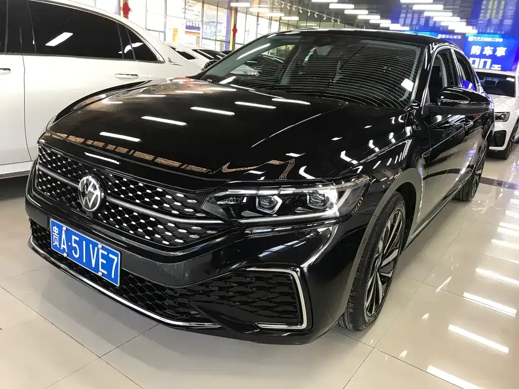 Volkswagen Passat — фото 1