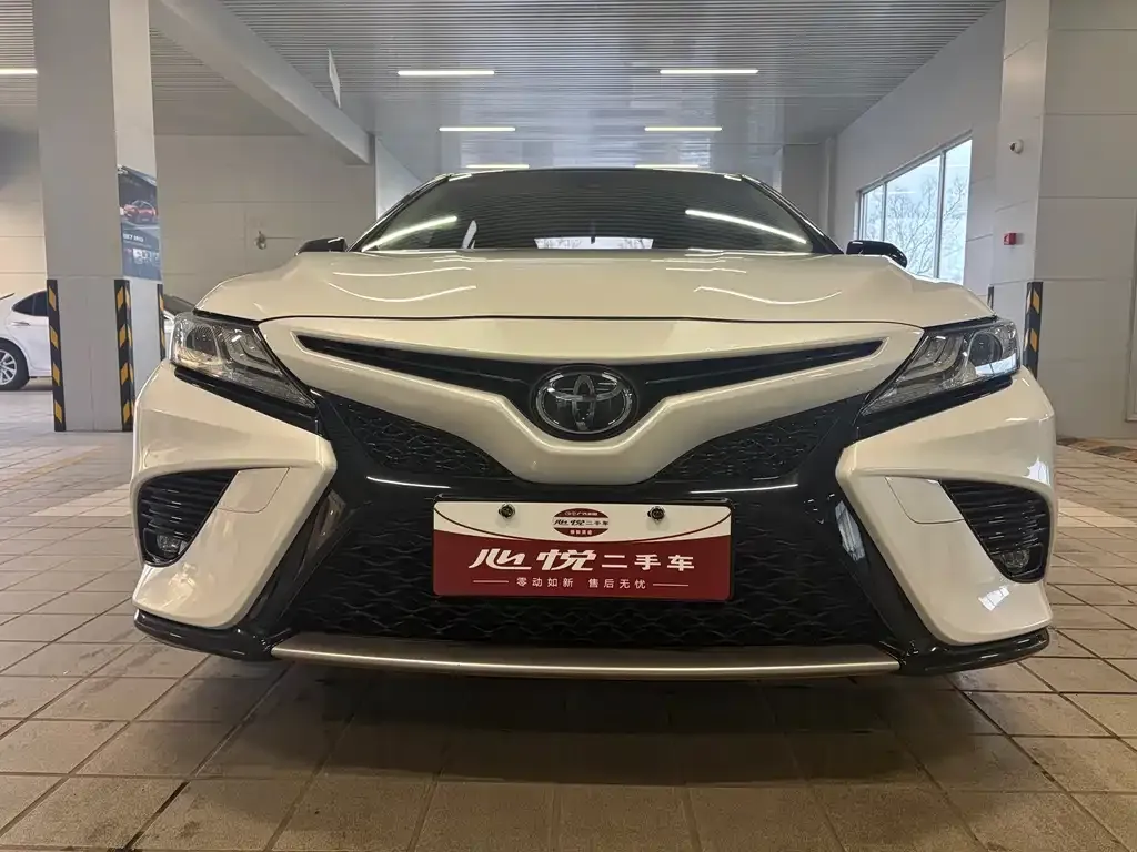 Toyota Camry — фото 5