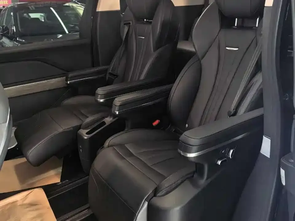 Hongqi HQ9 PHEV 2024 из CN, фото 2