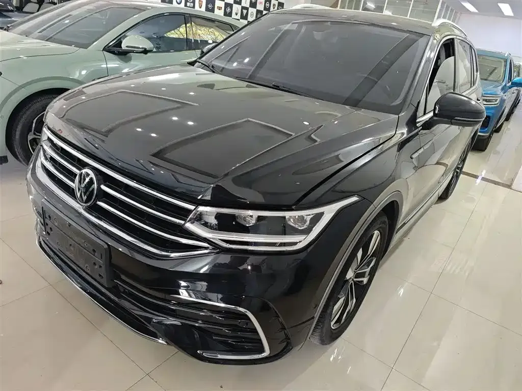 Volkswagen Tiguan L — фото 7