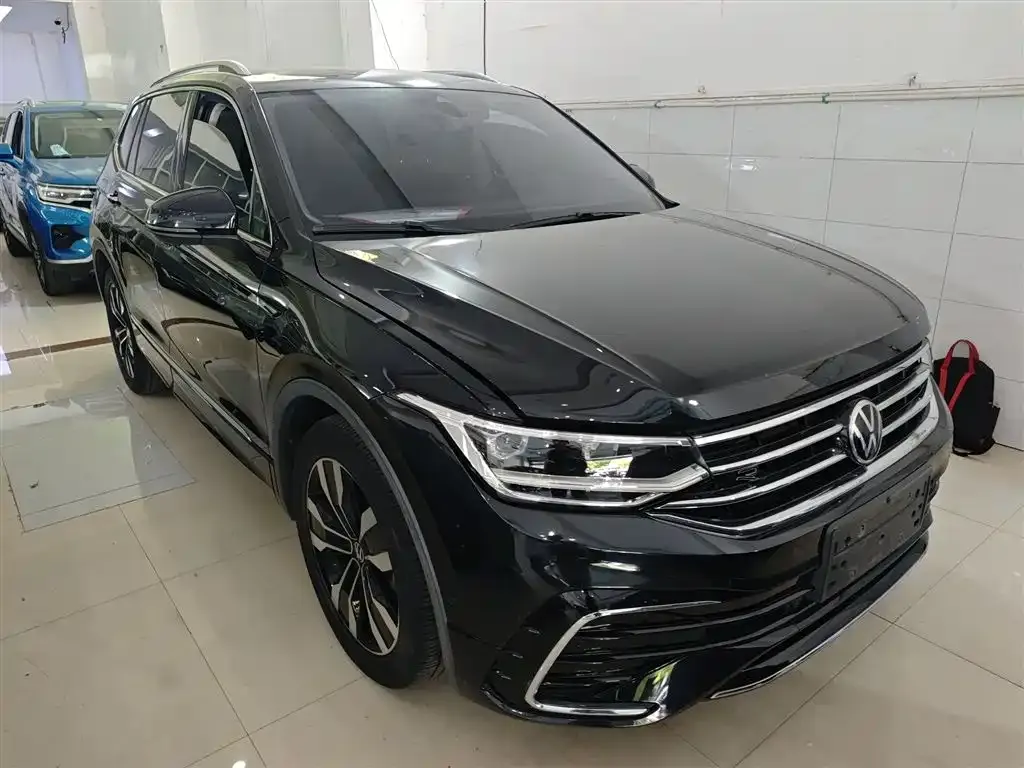 Volkswagen Tiguan L — фото 9