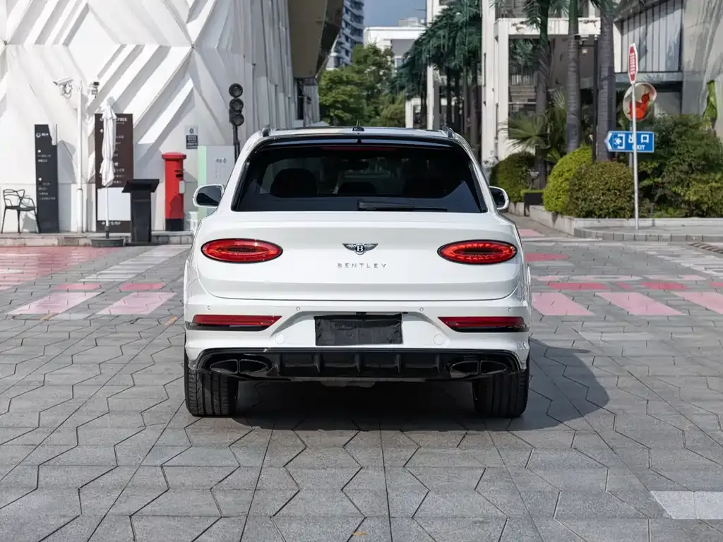 Bentley Bentayga 2022 из CN, фото 6