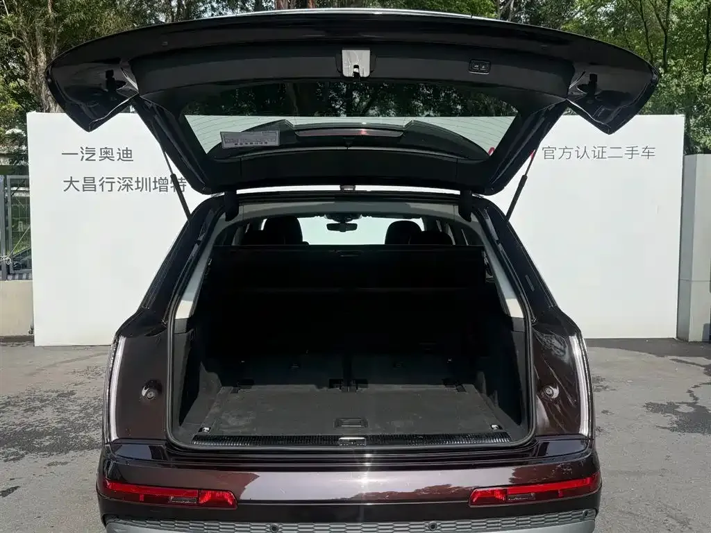 Audi Q7 2021 из CN, фото 8