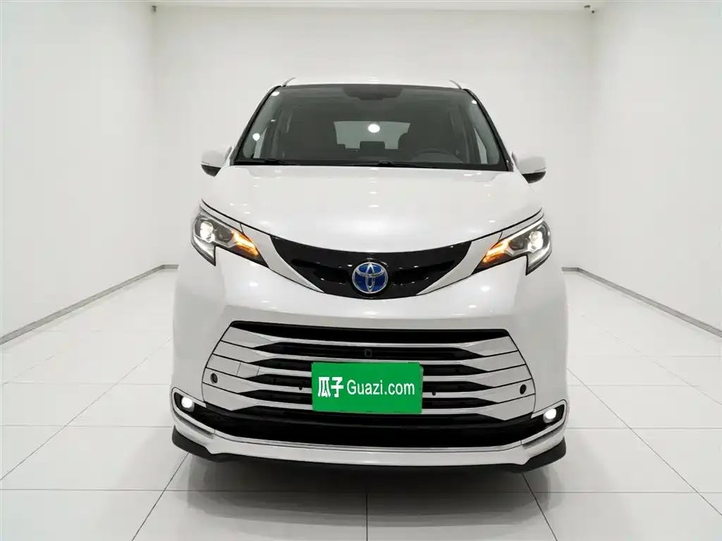 Toyota Sienna — фото 2