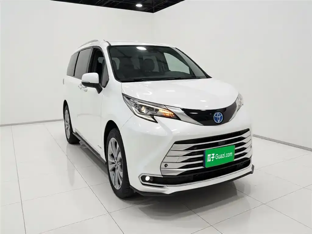 Toyota Sienna — фото 3