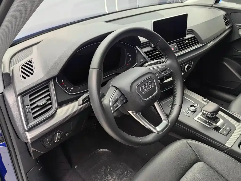 Audi Q5L — фото 10