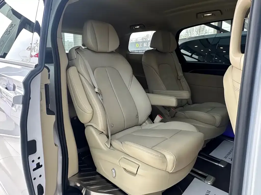 Buick GL8 2023 из CN, фото 3
