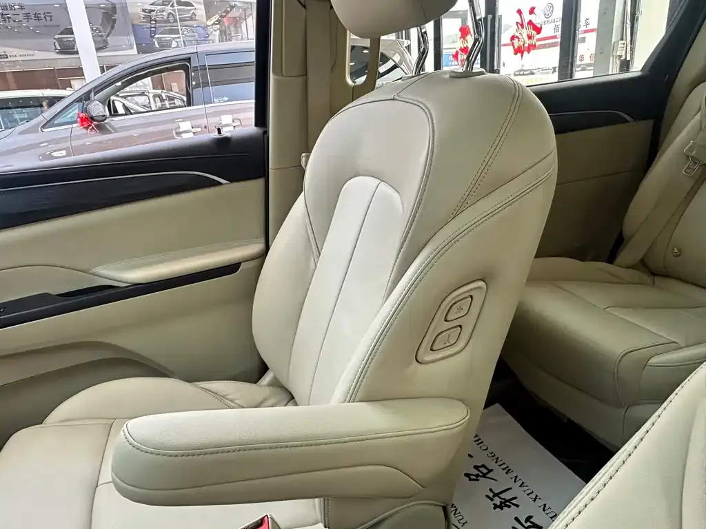 Buick GL8 2023 из CN, фото 8