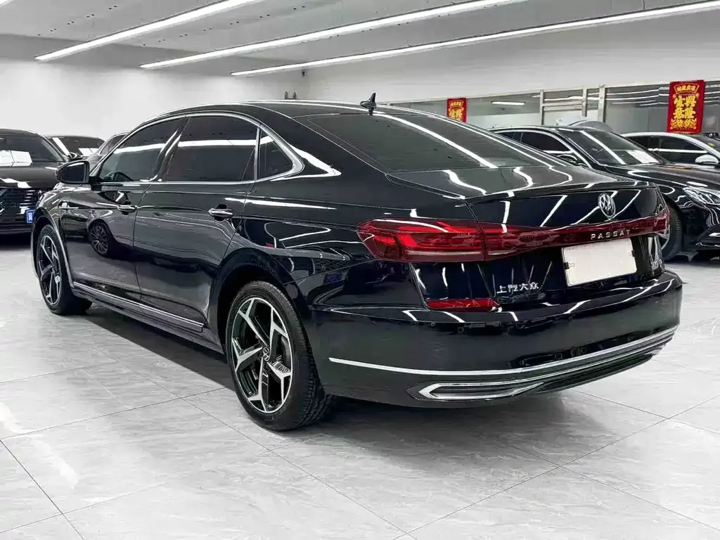 Volkswagen Passat — фото 7