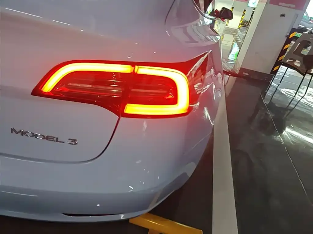 Tesla Model 3 — фото 2