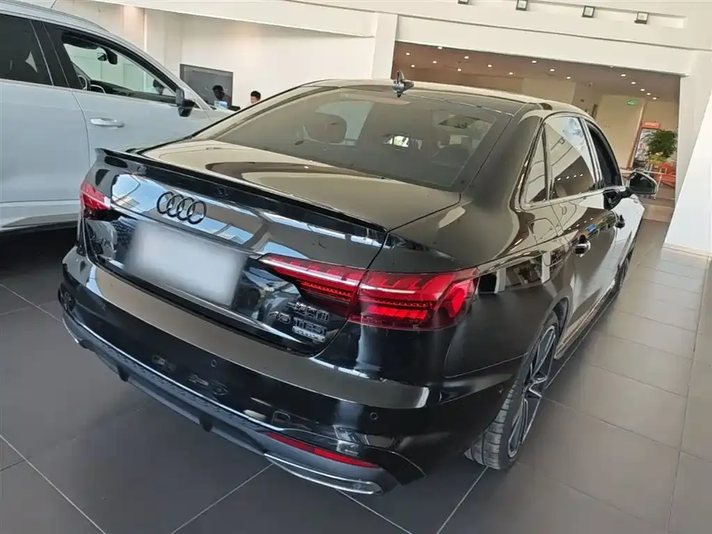 Audi A4L — фото 5