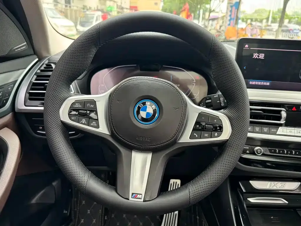 BMW iX3 — фото 10
