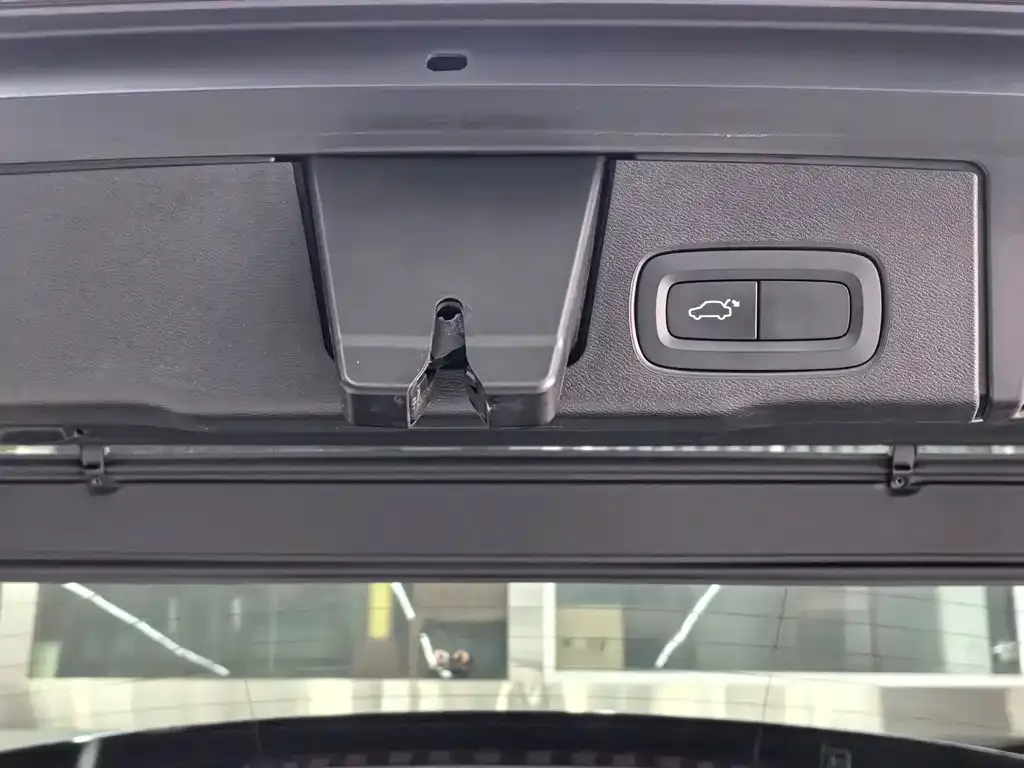 Volvo XC60 — фото 2