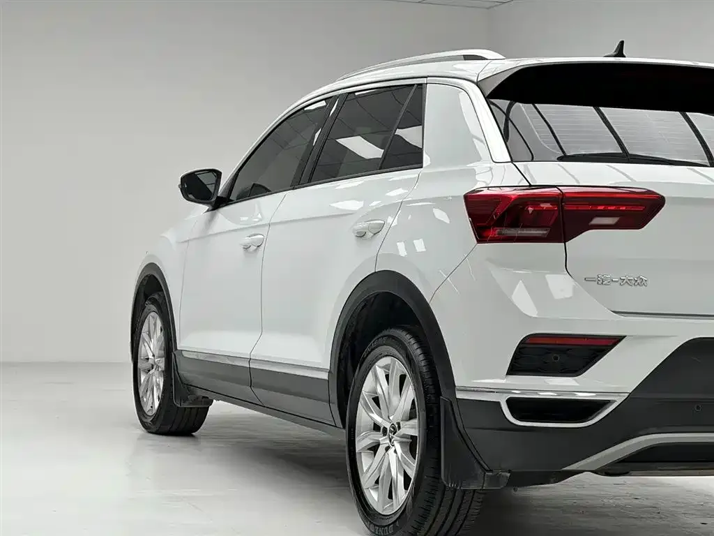 Volkswagen T-Roc — фото 8