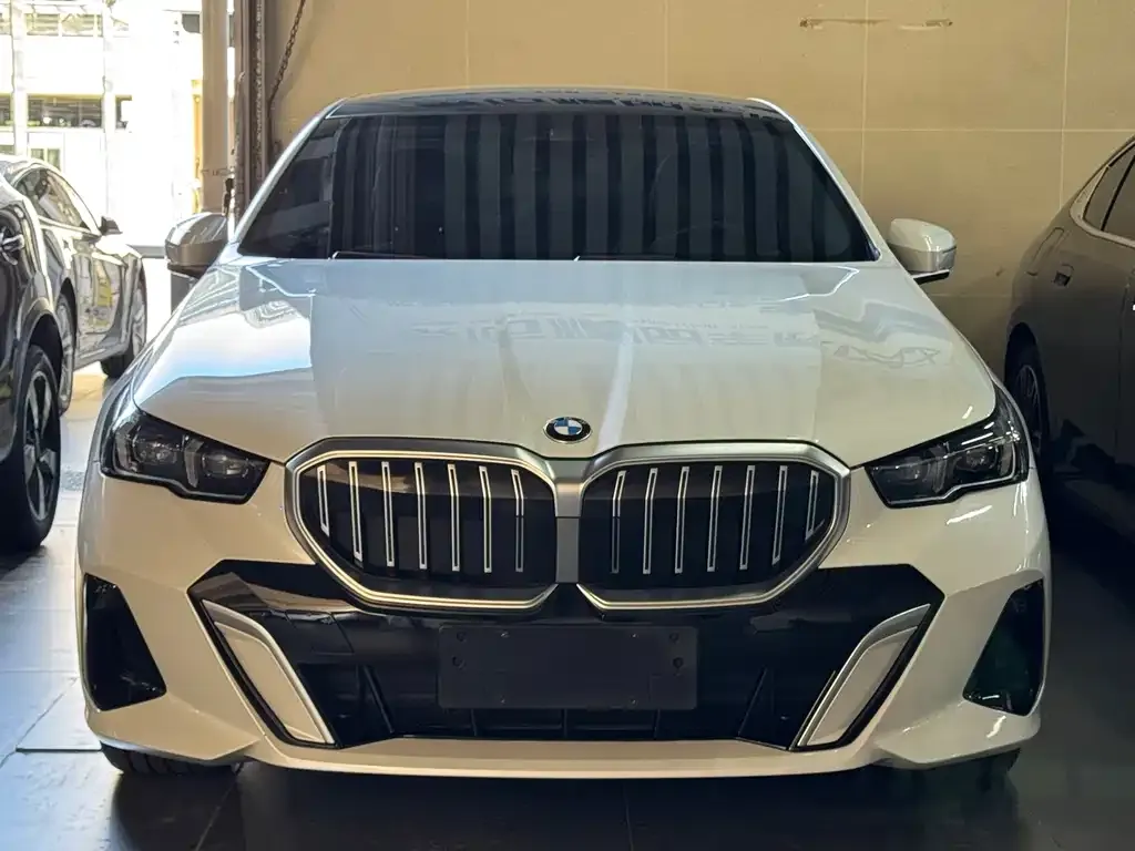 BMW 5 Series — фото 2