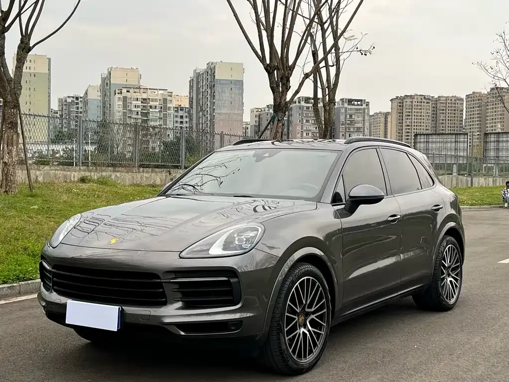 Porsche Cayenne — фото 1