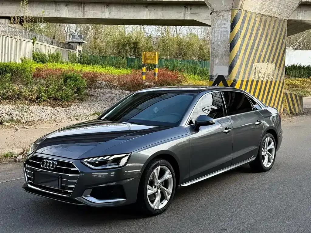 Audi A4L — фото 1