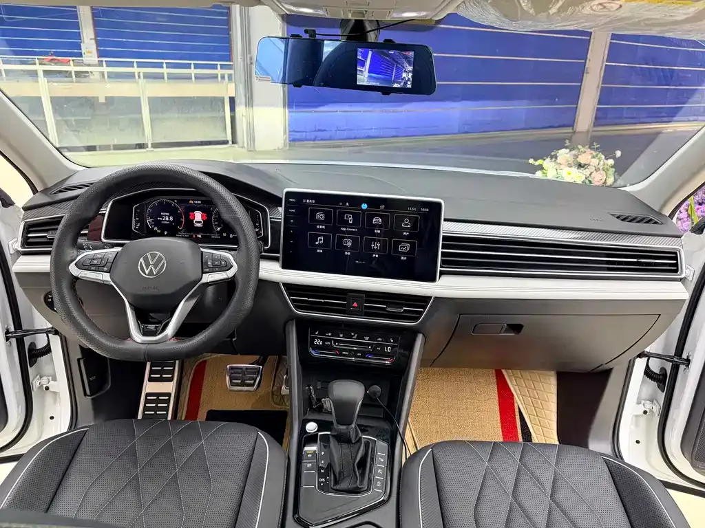 Volkswagen Tiguan L — фото 7