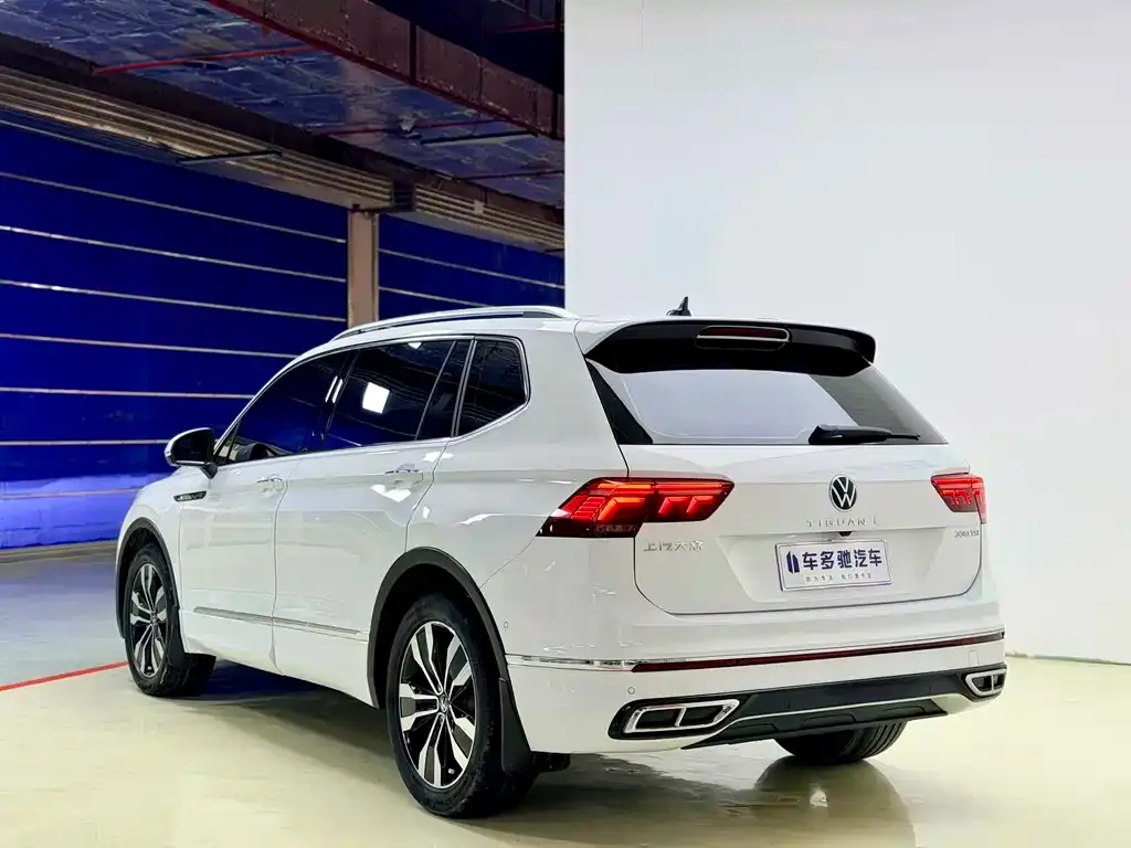 Volkswagen Tiguan L — фото 9