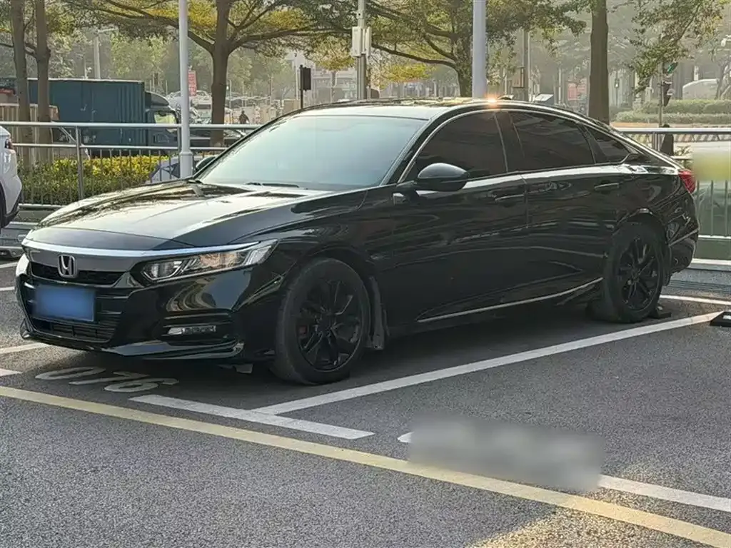 Honda Accord — фото 1