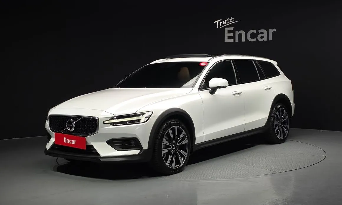 Volvo V60 — фото 1
