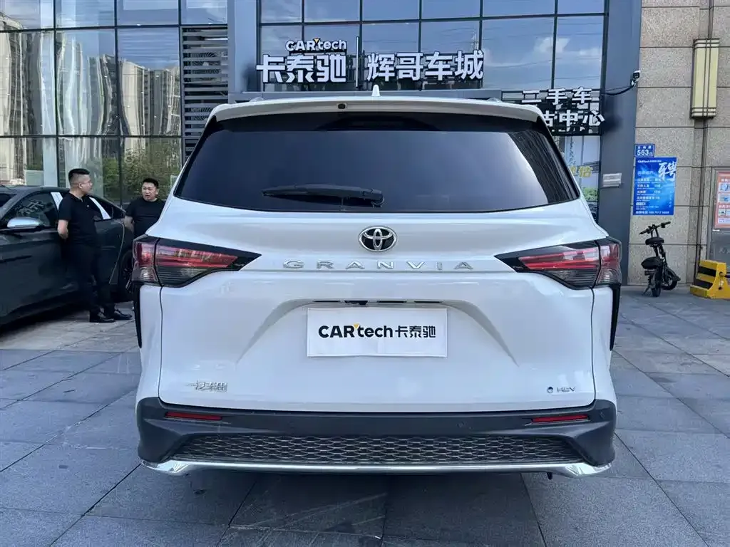 Toyota Granvia — фото 8