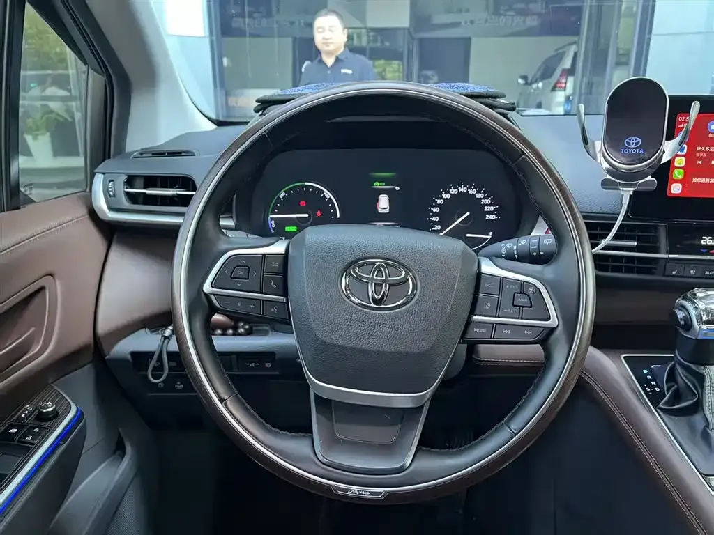 Toyota Granvia — фото 5