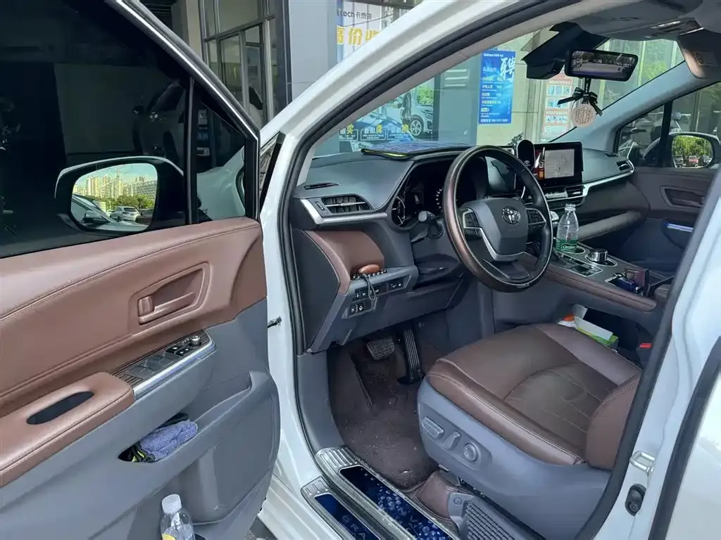 Toyota Granvia — фото 9
