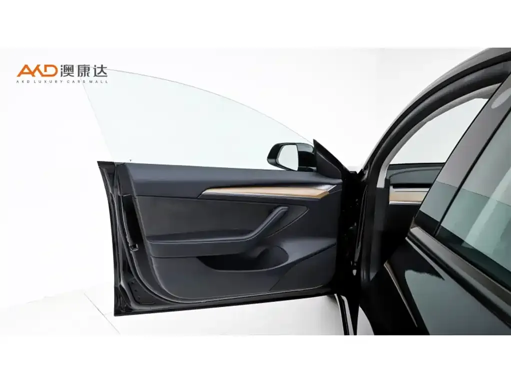 Tesla Model 3 — фото 10