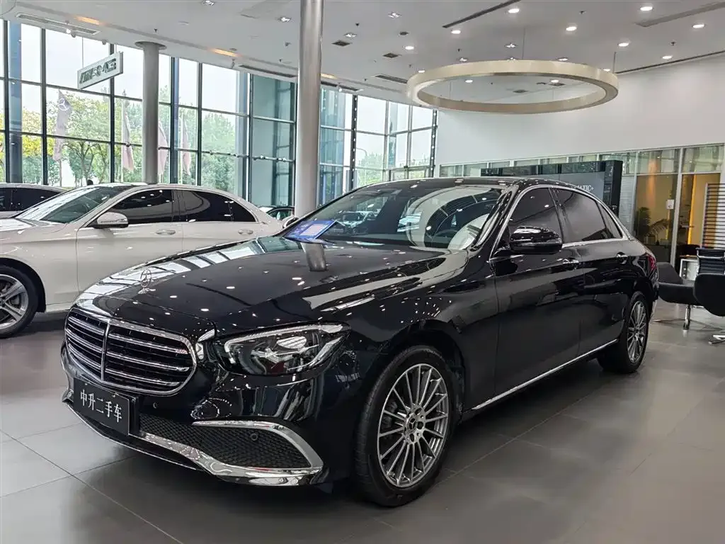 Mercedes-Benz E-Class — фото 1