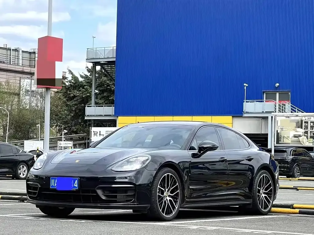Porsche Panamera — фото 1